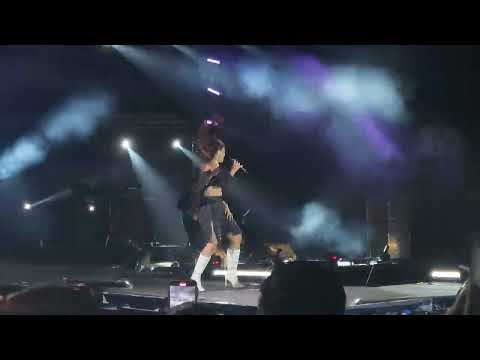 Crazy kiya re by Sunidhi Chauhan (live performance 2024)