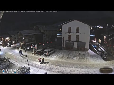 DRUNK MEN CAUGHT BY THE LIVE WEBCAM IN LIVIGNO