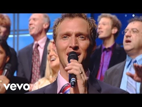 Bill & Gloria Gaither - Angels We Have Heard On High/Hark! the Herald Angels Sing (Medley) (Live)