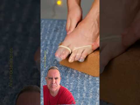 Nunca podrías imaginarte lo que esta haciendo esta mujer hasta terminar de verlo.Unos zapatos tacón.