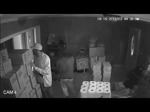 Женщина отбилась от трех вооруженных грабителей пробравшихся в дом