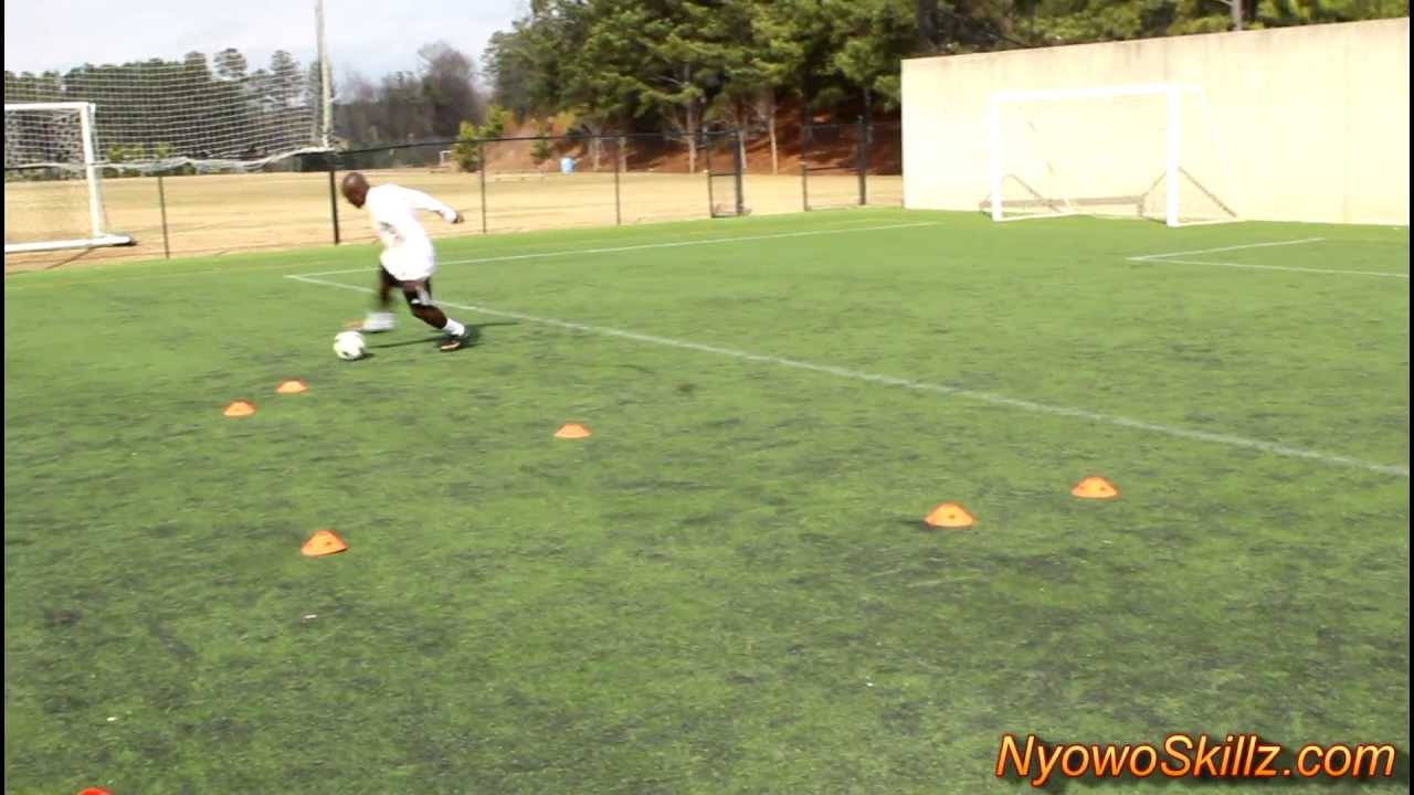 How to Play Striker Position in Soccer -- Dribbling in Traffic