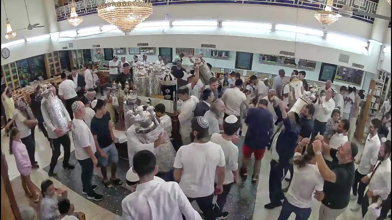 שמחה פורצת גבולות בהקפות שניות שמחת תורה - בית כנסת בית יוסף גבעתיים