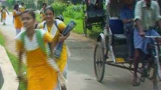 Paths and students of Shantiniketan