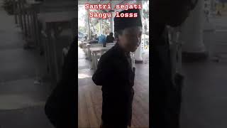Download lagu SANTRI INI MEROKOK SEHARI HABISKAN TIGA BUNGKUS mp3