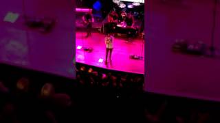 Kane Brown Chicago Dec 17th 2016 cold spot