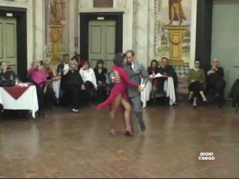  Cristina Sosa  and  Daniel Nacucchio  are  dancing  to  the  tango  "  Patotero Sentimental  "
