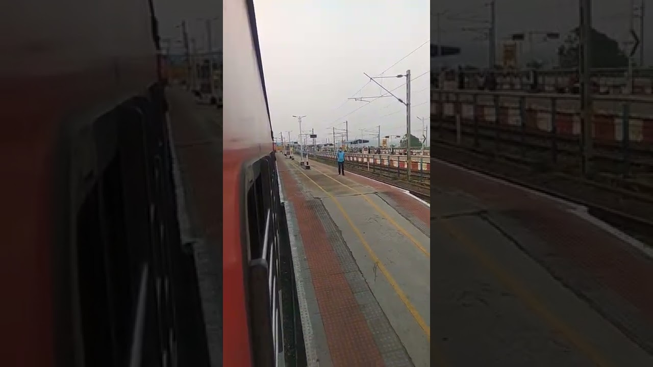 Watch video Mass entering Chengalpattu Jn train 16352 Now Mass entering Chengalpattu Jn train 16352