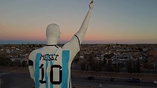 Una estatua gigante de Messi homenajea al héroe de Argentina en el Mundial