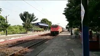preview picture of video '11448 Howrah Jabalpur Saktipunj Express Skipping Nabagram at full speed!!!'