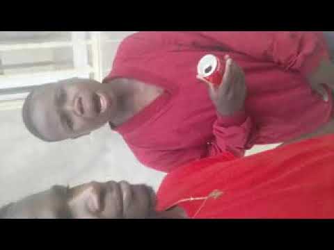 Chris Silva e o Salvador a cantar a música Alma Gêmia do Halison Paixão