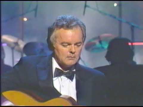 Mason Williams - "Classical Gas" - 1988 - Smothers Brothers Reunion Show