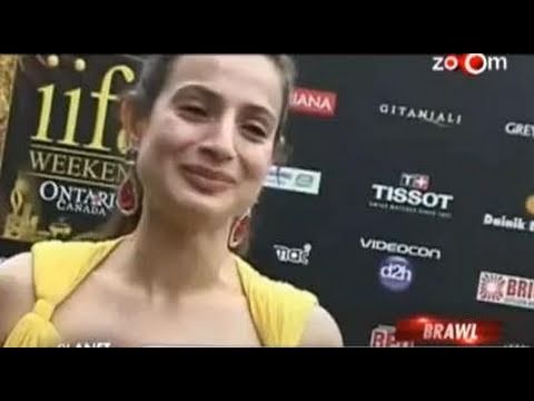 download lagu mp3 mp4 Amisha Patel Bipasha Basu, download lagu Amisha Patel Bipasha Basu gratis, unduh video klip Amisha Patel Bipasha Basu