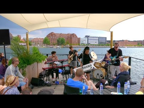 download lagu mp3 mp4 Claudia Campagnol, download lagu Claudia Campagnol gratis, unduh video klip Claudia Campagnol