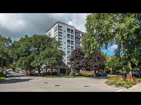 Tour a renovated one-bedroom apartment on a tree-lined Evanston block