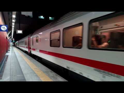 E402.162 (E402B) ex Frecciabianca con carrozze IC Sun in partenza da Torino Porta Susa.