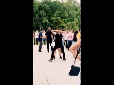 Casal dançando rave