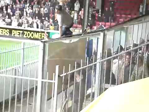 GAE - Zwolle : Sfeer van Eagles + opgefokte fans in het uitvak