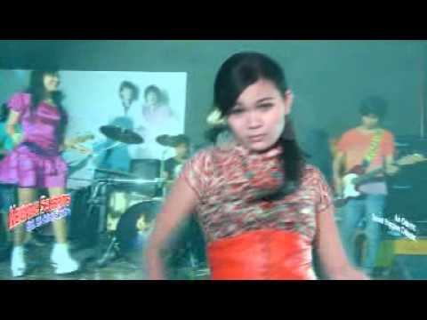 Vie Cotok Feat Cici Sahara - Mendadak Selebritis