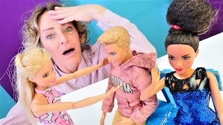 Spielspaß mit Barbie und Nicole. Kens Ex Freundin beim Schultreffen. Puppen Video auf Deutsch