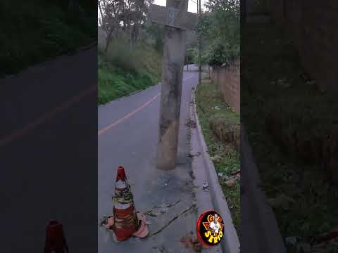 JUQUITIBA A CIDADE QUE NÃO DEU CERTO. UMA CIDADE QUE NÃO CONSEGUE FAZER A ENEL MUDAR O POSTE DE LUGAR 2 ANOS SE É LOKO.