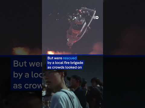 Two barges loaded with fireworks caught fire at a summer festival south of Japan's Tokyo | DW News