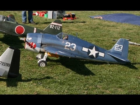 LARGE SCALE RC F6F HELLCATS - LMA RC MODEL AIRSHOW - ROUGHAM 2013