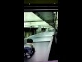 Bandara | Anak masuk ke Conveyor bagasi 2 Bandara | Anak masuk ke Conveyor bagasi 2