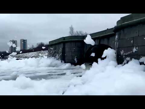 河流 "保麗龍派對 "引發俄羅斯調查 (River 'foam party' prompts Russian investigation)