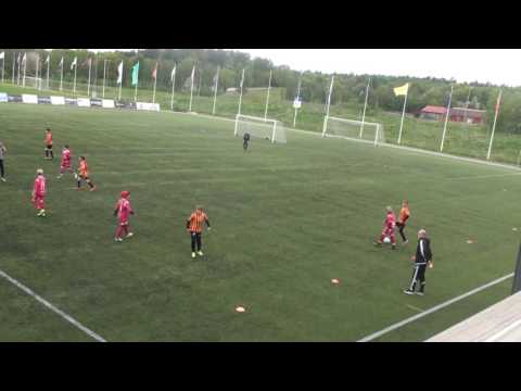 Stenungsunds IF Pojkar födda 2003 spelar fotboll mot Karlsberg första halvlek 20160514