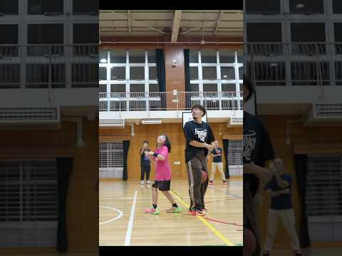 【1000万再生超え】DFがボールを見失うトリック🏀🔍 #shorts #basketball #streetball #バスケ