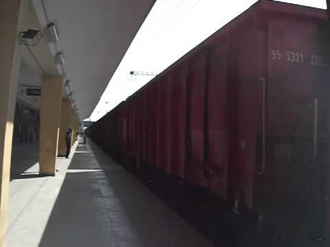 Locomotiva 40 0639 1DBSR la carma unui tren de marfa