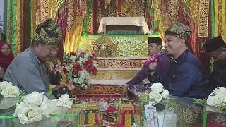 Download lagu Berbalas pantun adat pernikahan melayu. Hantaran belanja nikah. Dt Zul Azmi vs En. Sukardi.. mp3 Download lagu Berbalas pantun adat pernikahan melayu. Hantaran belanja nikah. Dt Zul Azmi vs En. Sukardi.. mp3