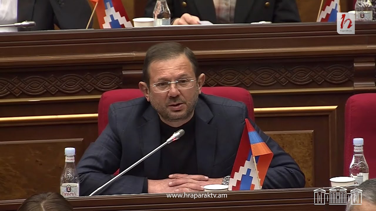 Հայաստանի ԱԺ-ում ՀՀ օրհներգի՝ օրենքով չընդունված տարբերակն է հնչում