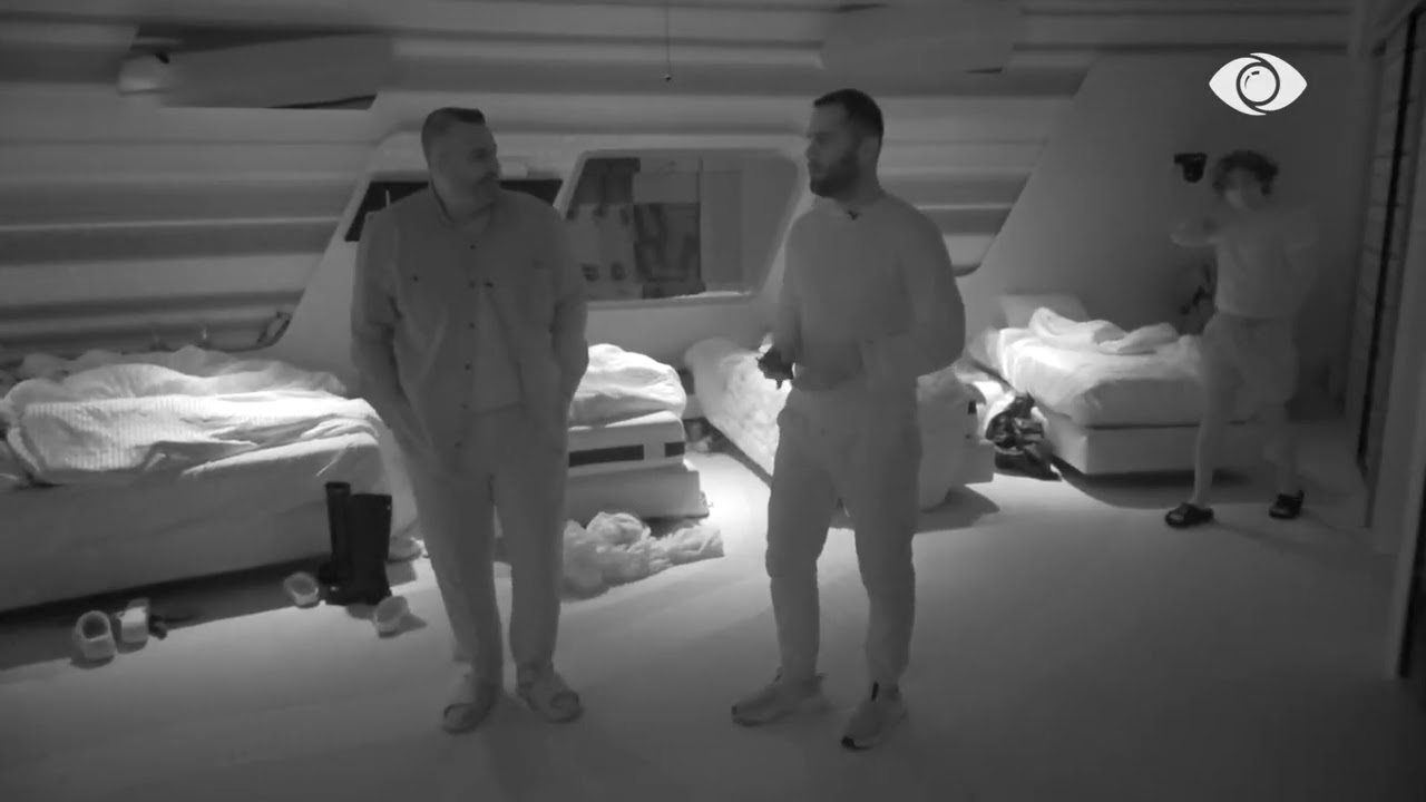 Ty do të bëjmë dasmën…/ Rogerti diskuton me Mateon, ndërhyn Stenaldo: Ik zhduku!