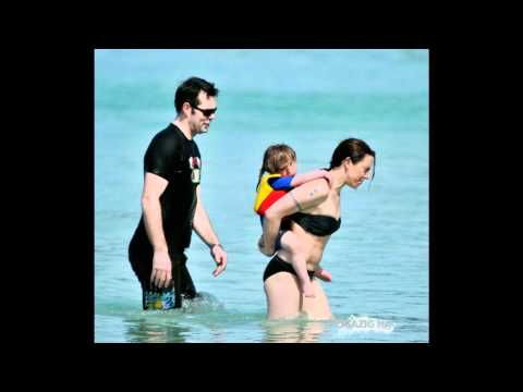 download lagu mp3 mp4 Melanie C Scarlet Starr, download lagu Melanie C Scarlet Starr gratis, unduh video klip Melanie C Scarlet Starr