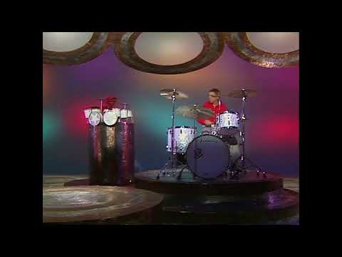The Muppet Show - 522: Buddy Rich - Animal and Buddy’s drum battle (1981)