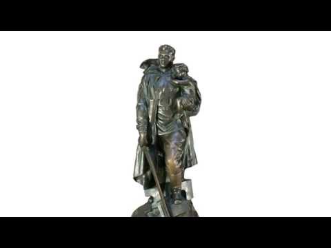 Yevgeny Vuchetich. Soldier with Little Girl