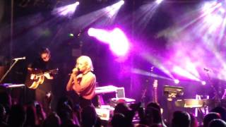 Nina Nesbitt - CHEWING GUM (acoustic) live | @ Scala London