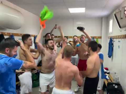 Celebración del CD Tembleque FS, tras evitar el descenso en el último partido de liga. 11-6-2022