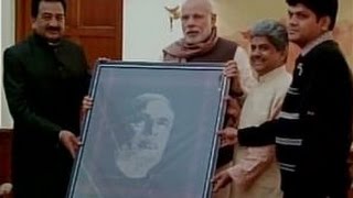 Narendra Modi receives a portrait made through IKAT weaving
