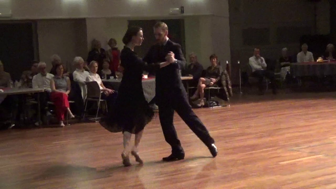 Tango Waltz performance Liz & Yannick Vanhove - Christmas milonga Corrientes Lommel 2019