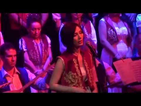 Fatma Parlakol - Yeni Cami Avlusunda