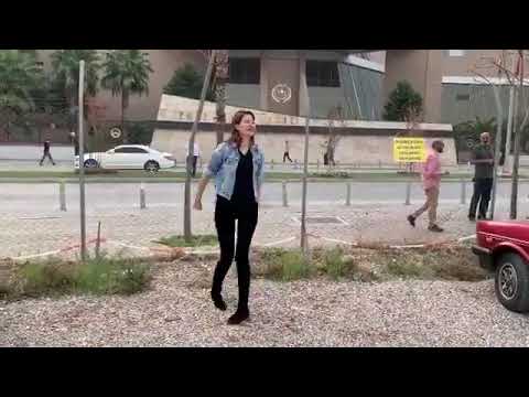 Boşanma sonrası Erik Dalı  oynayarak kutladı kadın