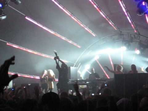 Moby Spins Basement Jaxx's "Where's Your Head At" at Giant Maximus, New Year's Eve 2009