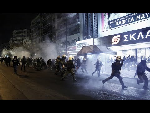 Χωρίς λόγο: Έτσι χτύπησαν τα ΜΑΤ του ΣΥΡΙΖΑ την πορεία της 17 Νοέμβρη 2017