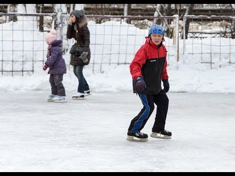 Воронежец в 77 лет мастерски катается на коньках и лыжах