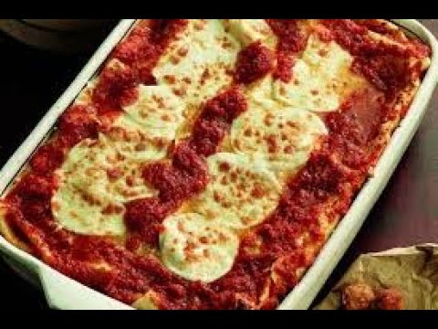 Lasagne alla napoletana con polpettine e ricotta a modo mio Neapolitan lasagna with meatballs