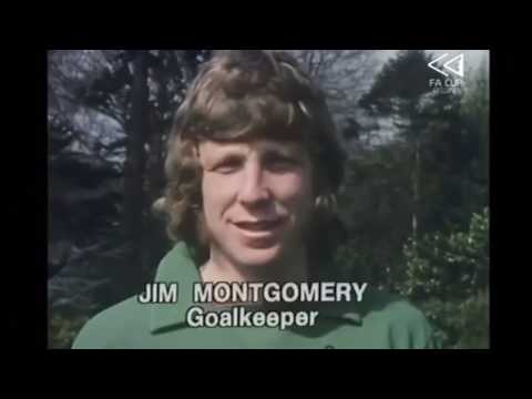 1973 - Arthur Cox introduces the Sunderland team