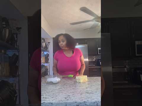 Moisture and Flavor Boost: Simple Syrup Recipe #shorts #bakingtips #simplesyrup